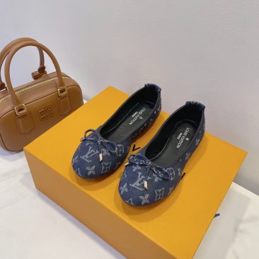 Giày búp bê LV màu xanh đậm đế bệt họa tiết monogram bắt mắt