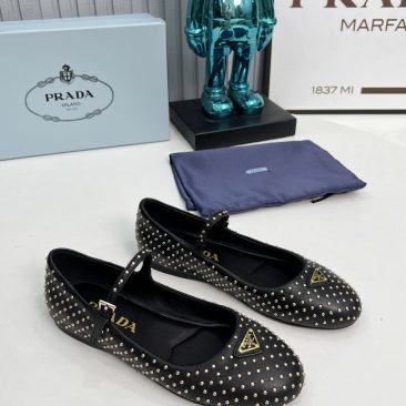 Giày búp bê Prada màu đen siêu cấp chất liệu da bò đính hạt sang trọng