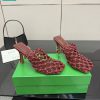 Giày cao gót Bottega Veneta mũi vuông đan sợi màu đỏ đô cao 9cm
