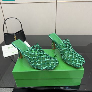 Giày cao gót Bottega Veneta mũi vuông đan sợi màu xanh lá cao 9cm