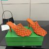 Giày cao gót Bottega Veneta mũi vuông đan sợi màu cam cao 9cm