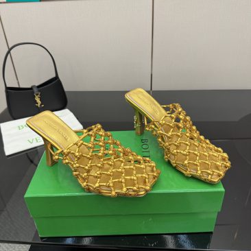 Giày cao gót Bottega Veneta màu vàng mũi vuông đan sợi cao 9cm