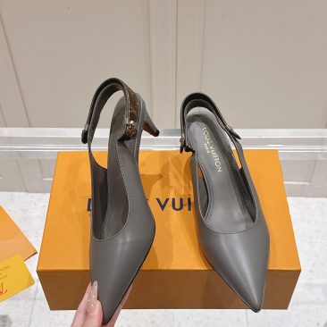 Giày cao gót LV siêu cấp màu ghi da bò mềm mịn giày mũi nhọn gót nhọn cá tính