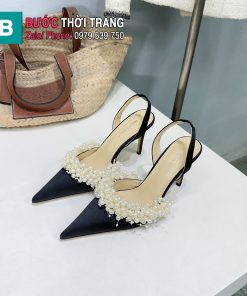 Thương hiệu thời trang độc quyền 🔥 MACH & MACH 25FW — Mẫu giày cao gót hở gót mới nhất Xuân Hè! Thiết kế sang trọng với chất liệu lụa satin cao cấp, điểm xuyết ngọc trai tinh tế 💎 Đôi giày dành cho “nàng thơ hiện đại” — thanh lịch, quyến rũ, tôn dáng tuyệt đối! ✨ Tối giản nhưng không hề đơn giản — đỉnh cao của phong cách khí chất 💃 Phù hợp cả cho ngày thường hay những buổi tiệc sang trọng — giúp bạn luôn nổi bật, thu hút mọi ánh nhìn! Chất liệu: Lụa satin nhập khẩu, mềm mịn như mây, nhẹ và thoáng Lót trong: Da cừu cao cấp, êm ái, dễ chịu Đế: Da thật nhập khẩu từ Ý Chiều cao gót: 9.5cm Size: 35–41 (Size 40/41 đặt trước, không đổi trả) Kèm hộp full set bản gốc