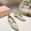 Giày nữ Miu miu siêu cấp màu trắng ngà mũi nhọn da bóng chuẩn form đế cao 4,5cm