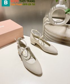 Giày nữ Miu miu siêu cấp màu trắng ngà mũi nhọn da bóng chuẩn form đế cao 4,5cm