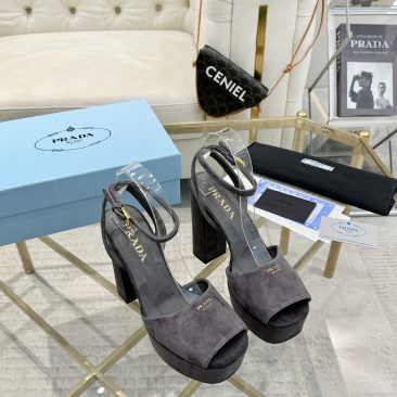 Giày cao gót PRADA hở mũi màu ghi trầm đế vuông cao chắc chắn chất da lộn sang trọng