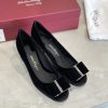 Giày Salvatore Ferragamo cao cấp thanh lịch màu đen nhung cao 5,5cm