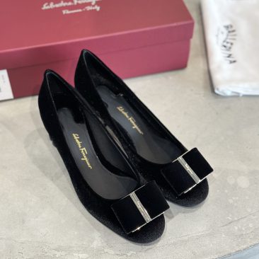 Giày Salvatore Ferragamo cao cấp thanh lịch màu đen nhung cao 5,5cm