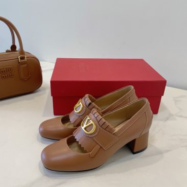 Giày cao gót  Valentino Garavani đế vuông chắc chắn màu nâu da bò cao cấp thiết kế thanh lịch