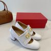 Giày cao gót  Valentino Garavani đế vuông chắc chắn màu trắng ngà da bò cao cấp thiết kế thanh lịch