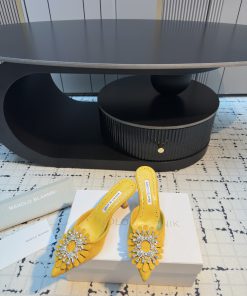 Giày cao gót nữ Manolo Blahnik siêu cấp màu vàng đính ngọc lấp lánh đế cao 5cm