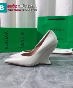 Giày đế xuồng Bottega Veneta màu trắng cao 10cm mũi nhọn