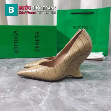Giày đế xuồng Bottega Veneta màu da dập vân cá sấu cao 10cm