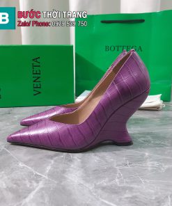 Giày đế xuồng Bottega Veneta màu tím dập vân cá sấu cao 10cm