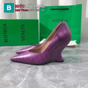 Giày đế xuồng Bottega Veneta màu tím dập vân cá sấu cao 10cm