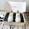 Giày lười CHANEL màu trắng cao cấp chất da bò mềm mại phong cách basic logo đính đá nổi bật