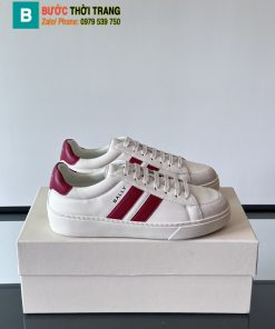 Giày thể thao BALLY màu trắng kẻ đỏ trầm chất liệu da bê mềm mại phong cách basic