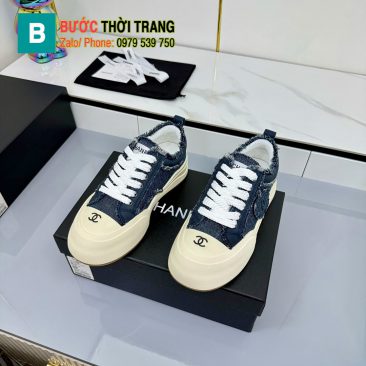 Giày thể thao Chanel màu xanh đậm, chất liệu vải denim cá tính giày đế cao logo nổi bật