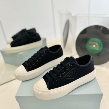 Giày thể thao Prada màu đen họa tiết tam giác đan xen bắt mắt đế trắng cao 3cm