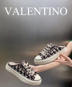 Giày thể thao Valentino màu nâu nhạt hở gót, chất da canvas thêu logo Totaloop thiết kế năng động