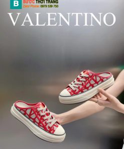 Giày thể thao Valentino màu nâu đậm hở gót, chất da canvas thêu logo Totaloop thiết kế năng động