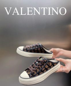 Giày thể thao Valentino màu đỏ hở gót, chất da canvas thêu logo Totaloop thiết kế năng động