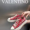 Giày thể thao Valentino màu đỏ, chất da canvas thêu logo Totaloop rất đẹp đế trắng cao 3,5cm