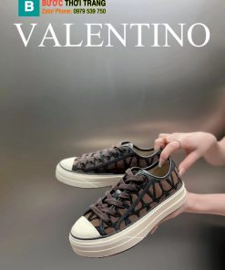 Giày thể thao Valentino màu nâu đậm, chất da canvas thêu logo Totaloop rất đẹp đế trắng cao 3,5cm