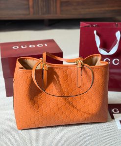Túi xách nữ Gucci GG Emblem Tote cỡ lớn thoải mái đựng đồ