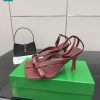 Sandal cao gót BotteBottega Venetaga Veneta màu đỏ trầm