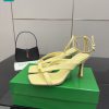 Sandal cao gót BotteBottega Venetaga Veneta màu vàng nhẹ