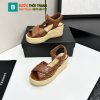 Sandal cao gót Chanel đế xuồng màu nâu da sáp dầu bền bỉ logo nổi bật