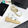 Sandal cao gót Chanel đế xuồng màu trắng da bê mềm mại logo nổi bật