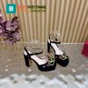 Sandal cao gót Valentino màu đen đế vuông cao 10,5cm chắc chắn họa tiết hoa thêu nổi bật
