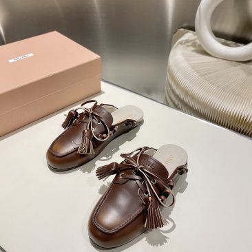 Sục Miu Miu màu nâu socola cao cấp da bò phong cách cổ điển mang nét hiện đại