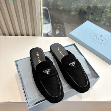 Sục PRADA màu đen cao cấp được thiết kế mang phong cách retro thời thượng sang trọng