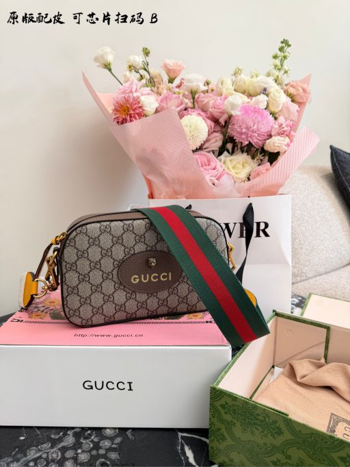 Túi đeo chéo Gucci Tiger Head Camera Bag màu nâu duyên dáng size 24cm