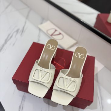 Dép cao gót Valentino màu trắng ngà chất da mềm đanh, dép cao 6cm