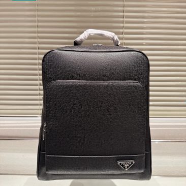 Ba lô PRADA màu đen có ngăn rộng da xước bền bỉ size 29x38 cm