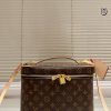 Cốp LV màu nâu size 30x21 cm họa tiết monogram nổi bật có dây đeo chéo