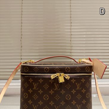 Cốp LV màu nâu size 30x21 cm họa tiết monogram nổi bật có dây đeo chéo