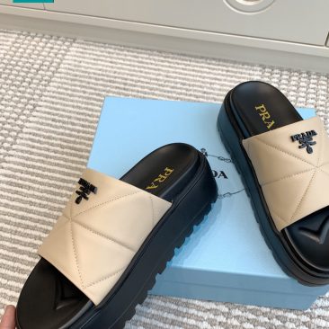 Dép PRADA cao cấp màu be đen đế xuồng cao 6,5cm họa tiết kim cương nổi bật