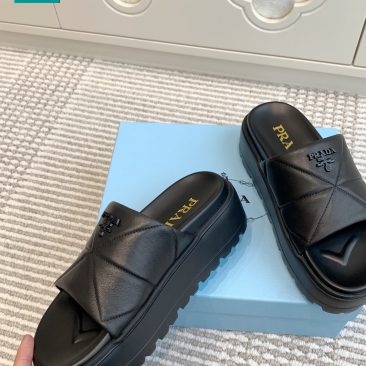 Dép PRADA cao cấp màu đen đế xuồng cao 6,5cm họa tiết kim cương nổi bật