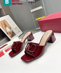 Dép cao gót VALENTINO màu đỏ đô đế vuông chắc chắn cao 6cm logo nổi bật