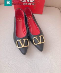 Giày búp bê VALENTINO màu đen đế đỏ làm từ da cừu mềm dẻo logo vàng sáng nổi bật