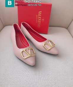 Giày búp bê VALENTINO màu nude hồng đế đỏ làm từ da cừu mềm dẻo logo vàng sáng nổi bật