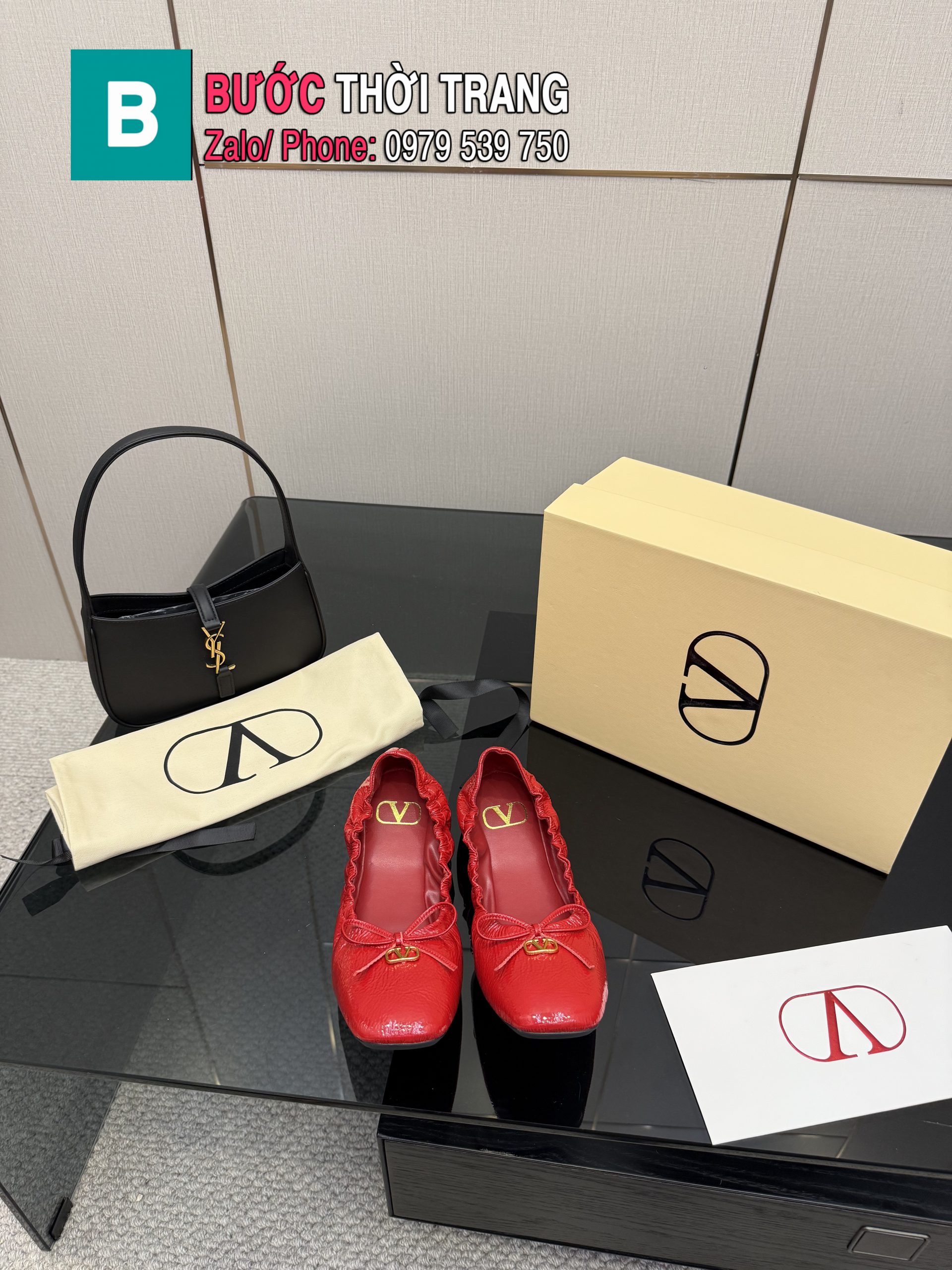 Giày búp bê Valentino màu đỏ da bò mềm dẻo đế in logo sắc nét