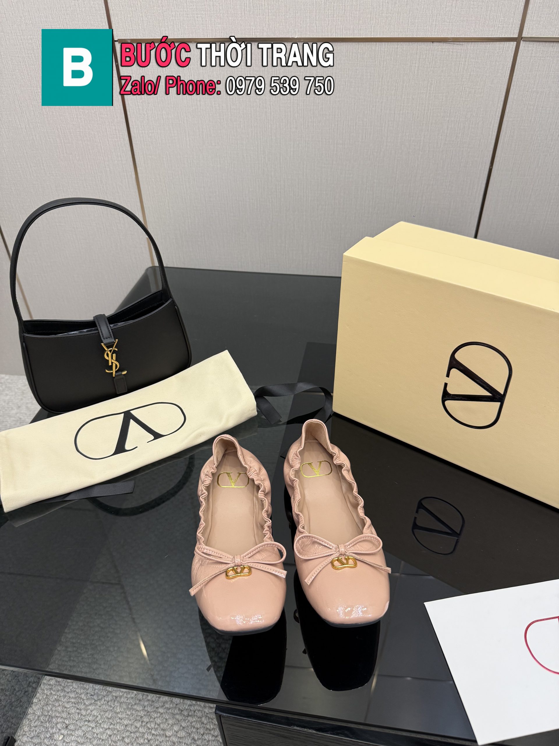 Giày búp bê Valentino màu be hồng da bò mềm dẻo đế in logo sắc nét