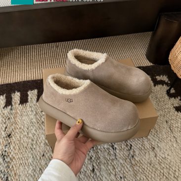 Giày lông cừu UGG màu ghi mềm mại thiết kế hình củ khoai tây đặc sắc